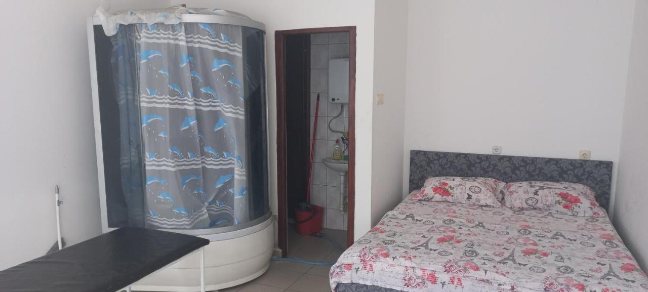 Big Bed, Rumenacka 7 Novi Sad Bagian luar foto